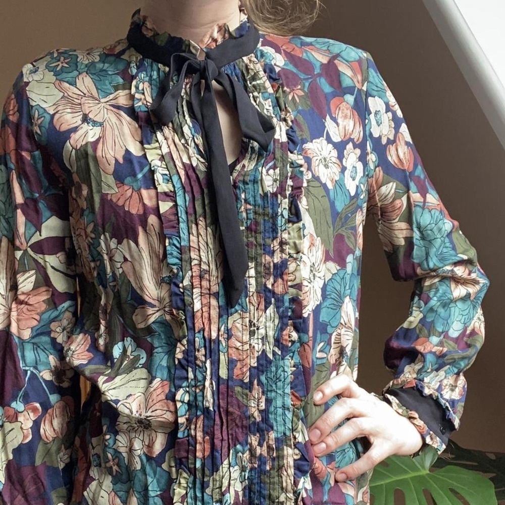 NWT Laura Floral Ruffle Tie-Neck Blouse